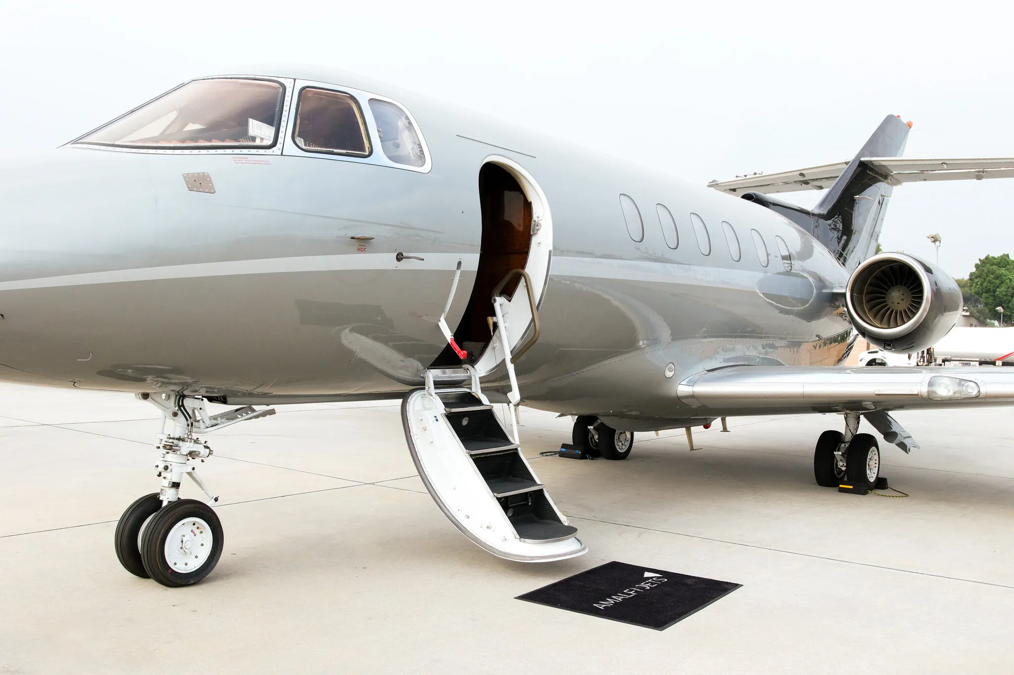 Midsize private jet