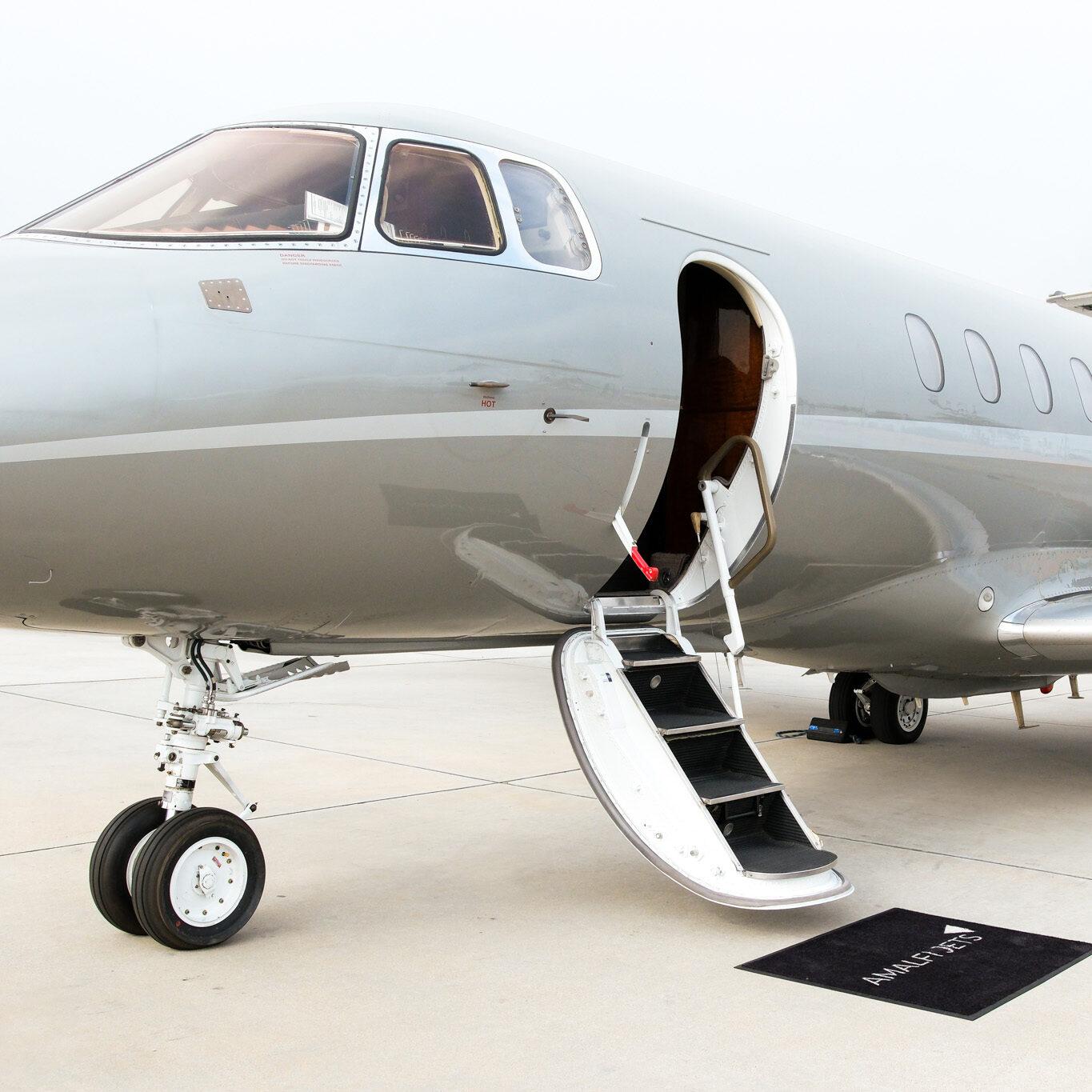 Midsize private jet charter