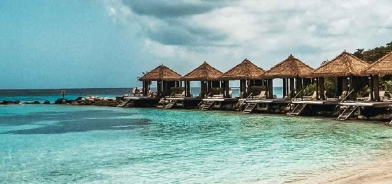 Private Jet to Aruba: AUA Charter Guide for November 2026