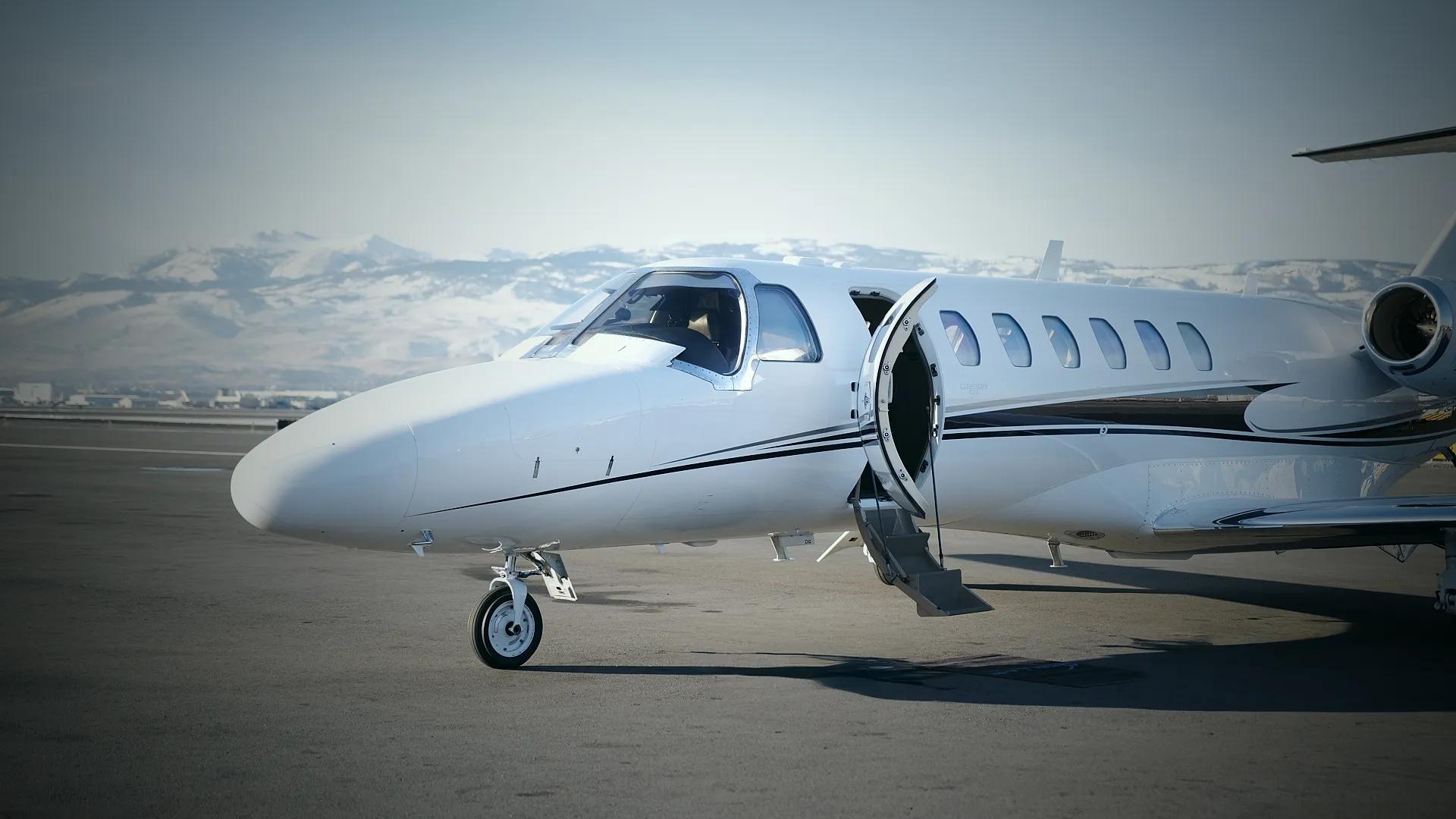 Light private jet charter