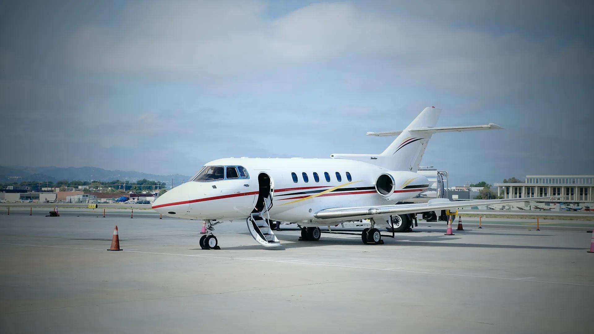 Midsize private jet charter